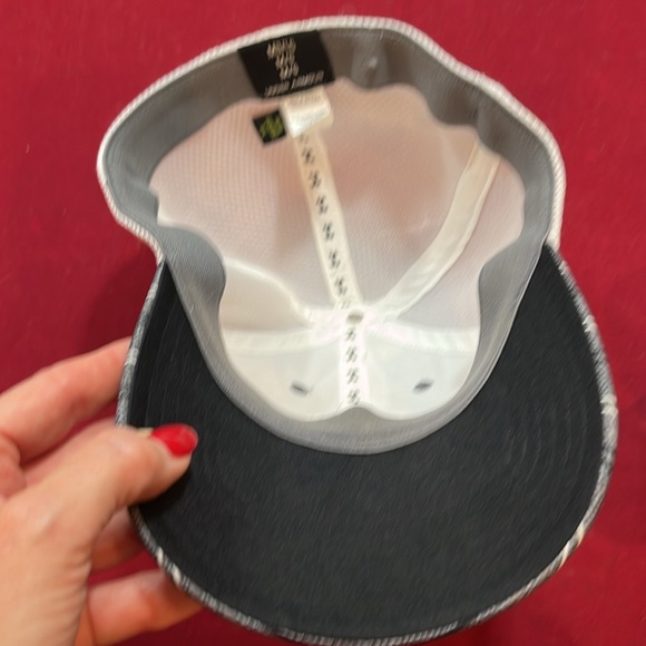 Under Armour GOLF Hat Adult MEDIUM LARGE Gray black white mesh Athletic fitted - Picture 6 of 11